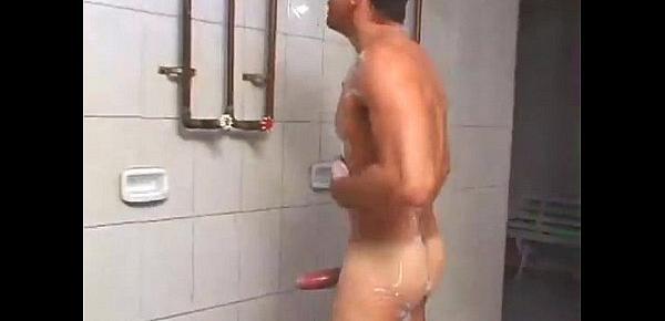  Brasilero caliente consigue cojer en la ducha